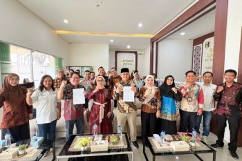 Dorong pengembangan ekomomi daerah, OJK Lampung dukung PKS penggemukan sapi di Lampung Timur
