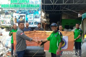 Poliban buat inovasi alat pengering cacahan sampah plastik untuk Bank Sampah Banjarmasin