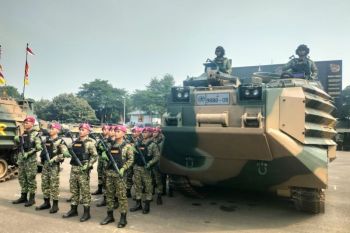 Indonesian Marines receive 12 new US-made amphibious combat vehicles