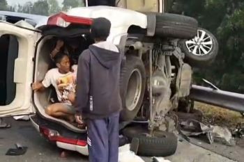 Pajero terguling di Tol Purbaleunyi, picu tabrakan beruntun 3 mobil