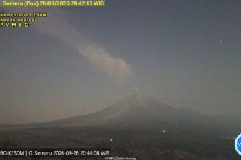 Gunung Semeru erupsi 6 kali selama tiga jam dengan letusan hingga 900 meter