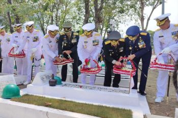 Tiga matra gelar ziarah nasional HUT TNI di TMP 10 November Surabaya