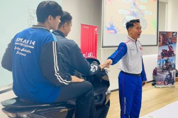 Astra Motor Kalbar edukasi pelajar SMAN 14 Pontianak soal keselamatan berkendara