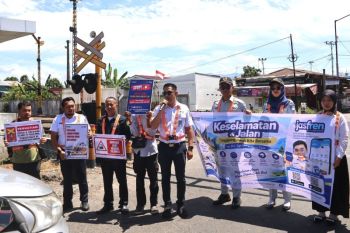 HUT ke-81 KAI, Divre II Sumbar Terus Perkuat Edukasi Keselamatan di Perlintasan Sebidang