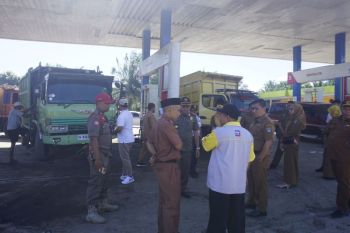Satgas tertibkan kendaraan pakai tangki BBM modifikasi di SPBU Pasaman Barat
