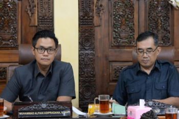 Warga Kalisapu desak Pemkab Tegal memperindah Gerbang Kota Slawi