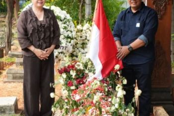 Bupati Sanjaya dan istri ziarah makam Guruh Soekarnoputra sampaikan duka mendalam