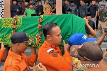 Jenazah Tihwin korban KMP Virgo asal kabupaten Madiun dimakamkan
