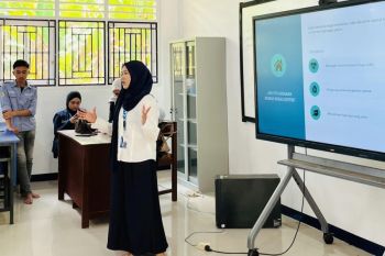Tim Pengabdian Unbrah edukasi rumah bebas jentik, dorong siswa SMPN 01 Koto Besar cegah DBD
