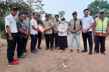Tinjau jalan Cempaka Mulia-Kampung Melayu, Komisi IV DPRD Kalteng dititipi aspirasi tiga desa
