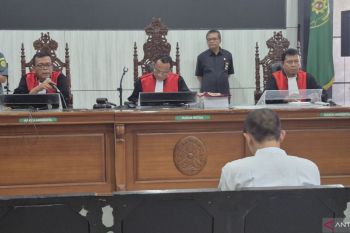 Sidang perdana Taufik Hidayat dilakukan secara tertutup