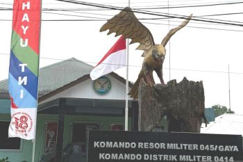 Kodim 0414/Belitung kibarkan bendera setengah tiang kenang peristiwa kelam G30S/PKI