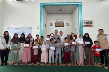 YBM PLN tebar kebahagiaan melalui dongeng ceria dan santunan