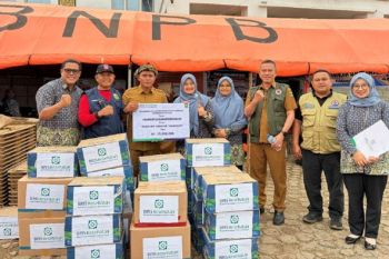 Tanggap bencana Kabupaten Solok, BPJS Kesehatan Cabang Solok beri bantuan sandang untuk masyarakat terdampak