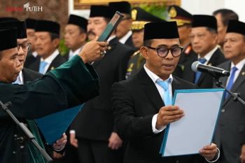 Prabowo lantik Nuzran Joher sebagai Ketua Ombudsman RI