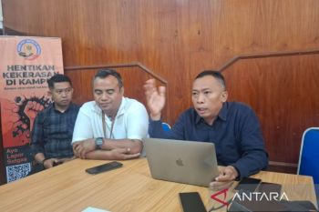 Gunung Anak Krakatau erupsi