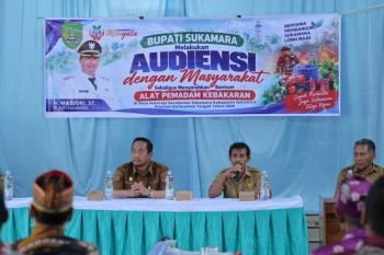 Bupati Sukamara distribusikan alat pemadam kebakaran ke Sukaraja
