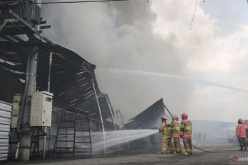 Supermarket Trans Home ludes terbakar