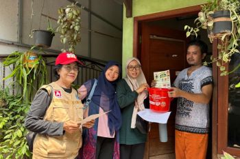 Ajak warga peduli lingkungan, Alfamidi salurkan 300 sarana pilah sampah organik