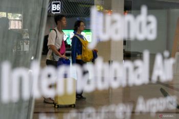 Kedatangan penumpang angkutan udara domestik menurun
