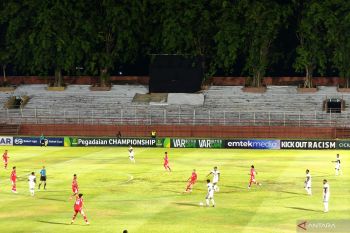 Bermain 10 orang, Persipura kalahkan tuan rumah De Red FC 3-1