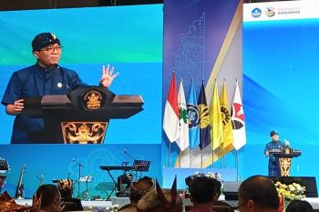Minister urges universities to strengthen fundamental science