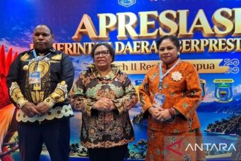 Pemkab Jayawijaya raih penghargaan layanan pendidikan dan pengelola sampah