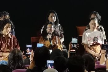 Arya Salokaberencana kenakan batik