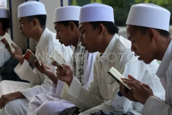 Jejak santri dalam peta bantuan