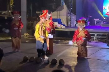 Sanggar Saayun Salangkah dari Solok mainkan Tari Piriang di Ateh Karambia pada Saraso Fest 2026