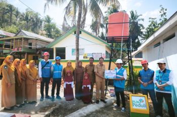 PLN UID Sulselrabar menyediakan air bersih untuk sekolah di Soppeng