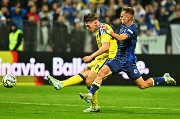 Bosnia tahan Swedia, Polandia pesta enam Gol ke gawang Rumania