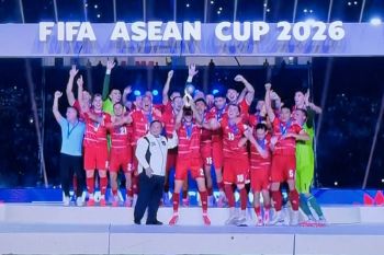 Prabowo serahkan trofi FIFA ASEAN Cup ke pemain Indonesia