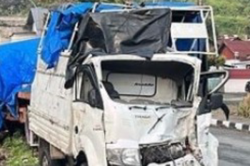 Diduga Rem Blong, Isuzu Traga Tabrak Beruntun di Jalur Padang Panjang--Bukittinggi