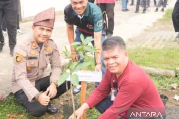 Jaga aset daerah, ASN Kuansing gotong royong di Kebun Nopi