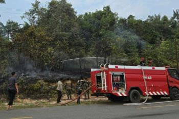 Polres dan Kodim 1711 Boven Digoel padamkan kebakaran di jalan Trans Papua