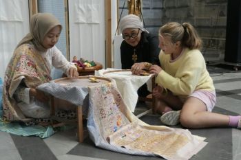 Dekranasda Padang Pariaman promosikan Sulam Kapalo Samek di Belgia