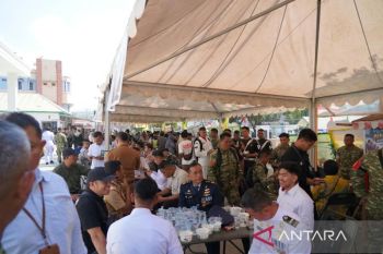 Korem Haluoleo gandeng 30 UMKM gelar makan bersama warga di momen HUT TNI