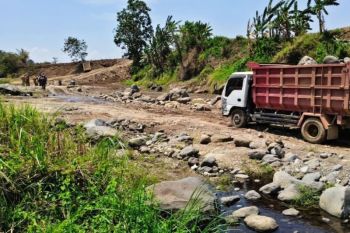 Pemkab hentikan penambangan batu di Keling Jepara