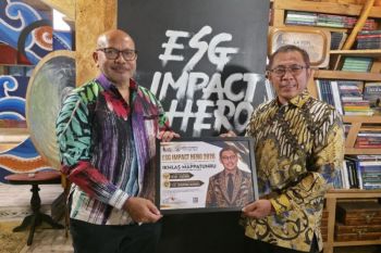 Direktur PT SKS Listrik Kalimantan raih ESG Impact Hero 2026