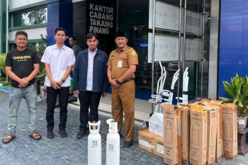 BPJS Kesehatan Tanjungpinang salurkan bantuan tabung oksigen untuk warga Penyengat
