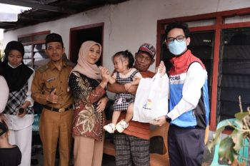 Pertamina Kilang Plaju salurkan bantuan makanan tambahan di Banyuasin, bantu atasi stunting