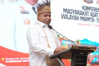 Gubernur Papua sebutkan masyarakat adat harus jadi subjek pembangunan