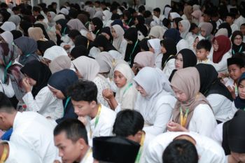 Yayasan Al Qohhar serahkan santunan ke ratusan anak yatim dan yatim piatu binaan