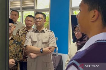 Menko PMK upayakan papan interaktif digital tersedia setiap ruang kelas