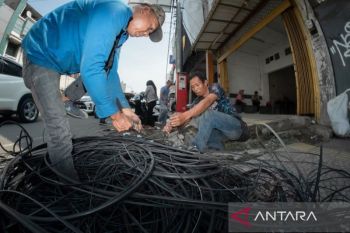 Pemkot Bandung menuntaskan penurunan kabel udara di 63 ruas jalan