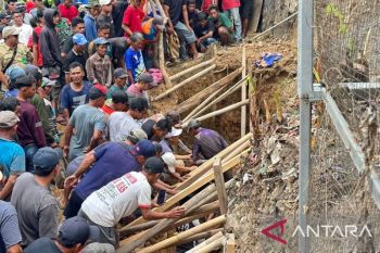 Dua korban longsor di Pekalongan dievakuasi meninggal dunia