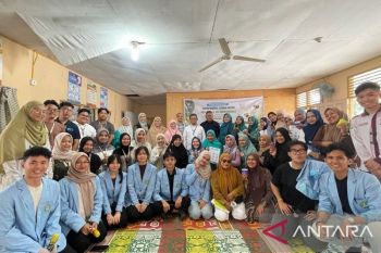 Dorong ekonomi sirkular, tim pengabdian Unri olah limbah kertas menjadi ECOPOT Biodegradable di Desa Batu Belah