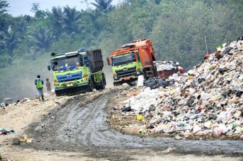 Pemprov Jabar gandeng TNI olah 1.000 ton sampah lama di TPA Sarimukti jadi solar