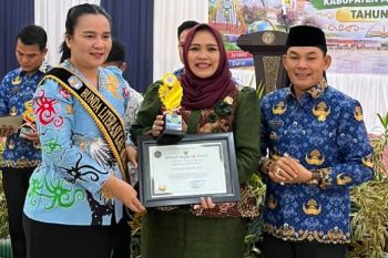 Waket I DPRD raih penghargaan Pegiat Literasi dari Pemkab Murung Raya